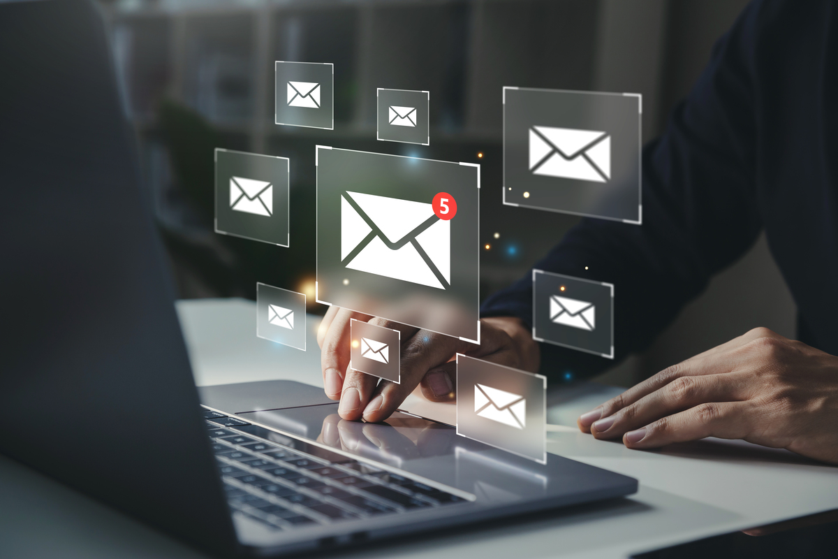 14 tipos de E-mail Marketing para usar na sua estratégia + 3 exemplos na prática utilizados por clientes